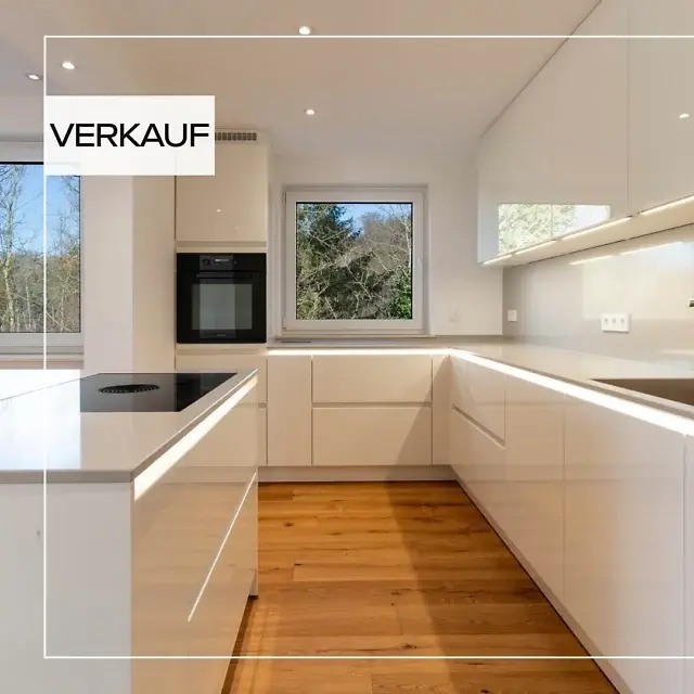 Saarbrücken - Rotenbühl | zum Kauf |
Grundsanierte 3 Zimmer HighEnd-Wohnung für höchste Ansprüche mit Panoramaussicht in Südlage.

- Kaufpreis in Höhe von 495.000 €
- Wohnfläche ca. 110 m² 
- 3 Zimmer
- 1 Badezimmer + Gäste-WC
- 1 Balkon
- 1 Tiefgaragenstellplatz

➡️Mehr Informationen auf Anfrage.

#saarland #saarbrücken #realestate #immobilien #dreamhome #realestateagent