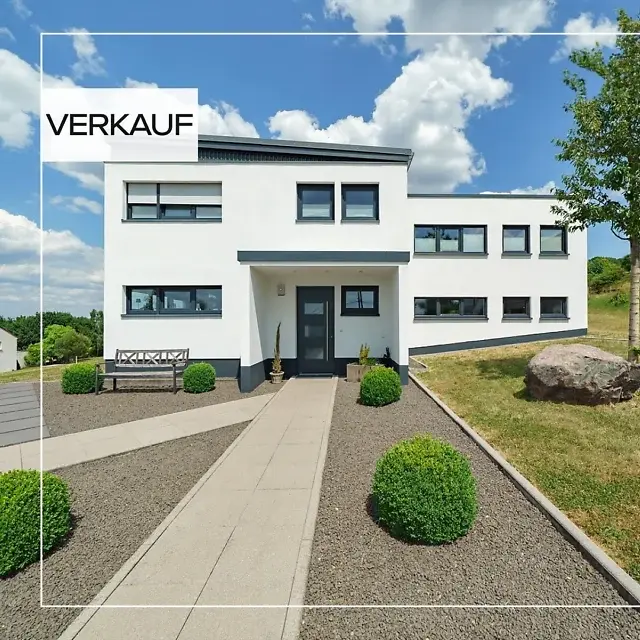 Frankreich - Nähe Rehlingen Siersburg | zum Kauf |
Exklusives Anwesen im Dreiländereck von Deutschland, Luxemburg und Frankreich mit traumhaftem Blick auf die liebevoll gestaltete Gartenanlage.

- Kaufpreis in Höhe von 629.000 €
- Wohnfläche ca. 220 m²
- Grundstücksfläche ca. 3600 m² 
- 7 Zimmer
- 2 Badezimmer
- Sonnenterrasse mit Outdoorpool / Whirlpool
- Doppelgarage

➡️Mehr Informationen auf Anfrage.

#saarland #saarbrücken #realestate #immobilien #dreamhome #realestateagent