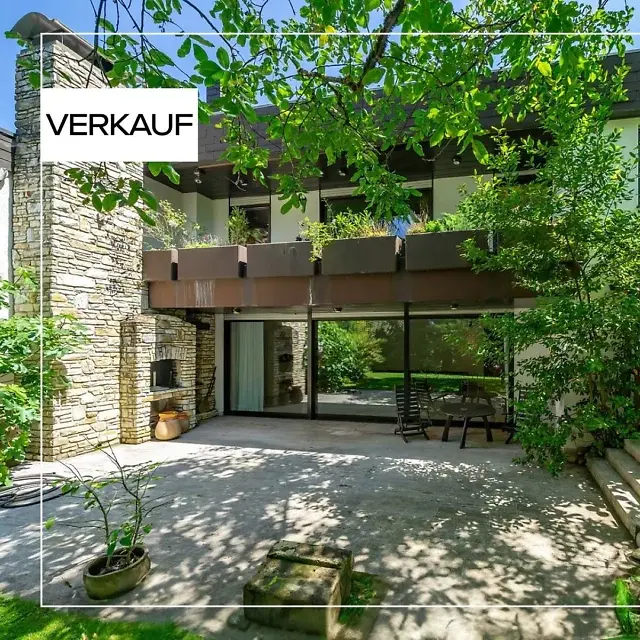 Saarbrücken - Rotenbühl | zum Kauf |
Imposante Architektenvilla von 1982 mit großzügigem Raumkonzept und südlichem Gartenflair in ruhiger Toplage am Saarbrücker Rotenbühl.

- Kaufpreis in Höhe von 1.590.000 €
- Wohnfläche ca. 400 m²
- Grundstücksfläche ca. 950 m² 
- 9 Zimmer
- 3 Badezimmer
- Doppelgarage
- Einliegerwohnung im Dachgeschoss

➡️Mehr Informationen auf Anfrage.

#saarland #saarbrücken #realestate #immobilien #dreamhome #realestateagent #rotenbühl