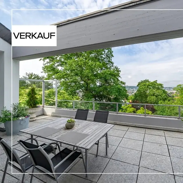 Saarbrücken - Rotenbühl | zum Kauf |
Eleganter Wohnklassiker in Toplage mit großzügigen Glasfronten, traumhaftem Panoramablick und einem parkartigen Garten mit uneinsehbaren Sonnenterrassen.

- Kaufpreis in Höhe von 1.300.000 €
- Wohnfläche ca. 300 m²
- Grundstücksfläche ca. 997 m²
- 8 Zimmer
- 2 Badezimmer + 1 Gäste-WC
- Parkartiger Garten mit traumhaften Sonnenterrassen

➡️Mehr Informationen auf Anfrage.

#saarbrücken #flat #realestate #dreamhome #realestateagent#Immobilie #Luxusimmobilie #Traumhaus #Immobilienverkauf #Wohnen #Hauskauf #RealEstate #TopLage